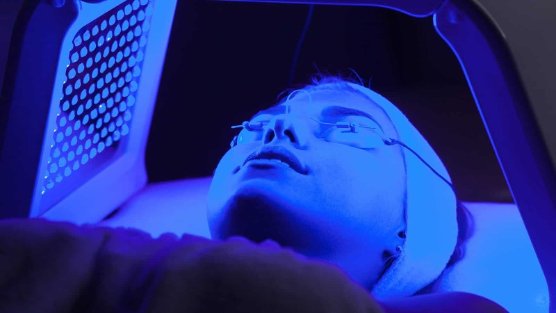 Công nghệ ánh sáng LED trong làm đẹp: Giải mã cơ chế hoạt động và ứng dụng hiệu quả cho từng vấn đề da cụ thể.